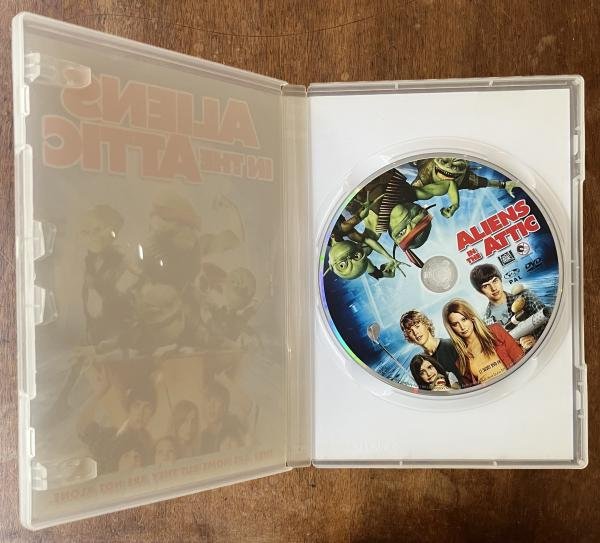 DVD Aliens in the Attic - Pequenos Invasores - Imagem 2