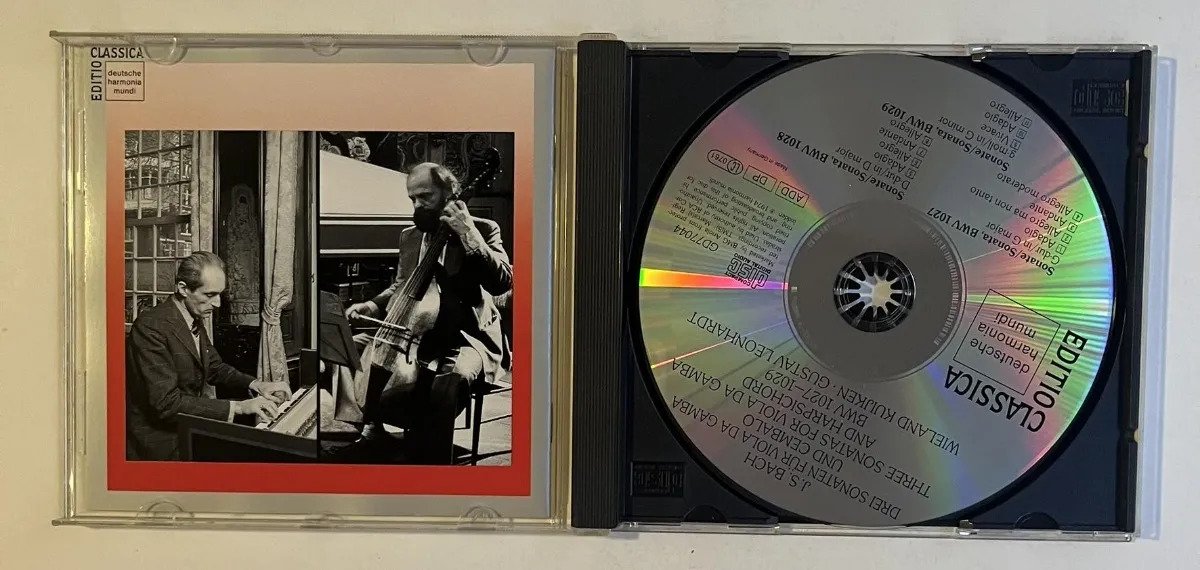 CD Johann Sebastian Bach - 3 Sonaten Für Viola Da Gamba And Cembalo = 3 Sonatas For Viola Da Gamba And Harpsichord BWV 1027-1029 - Imagem 2